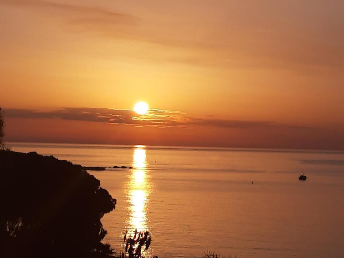 B&B Sea Terrace Aci Castello Exterior photo